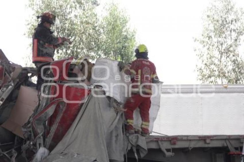 ACCIDENTE TRÁILER . AUTOPISTA