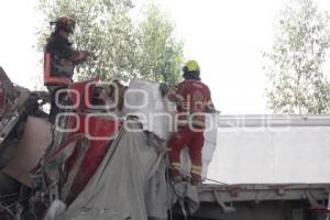 ACCIDENTE TRÁILER . AUTOPISTA