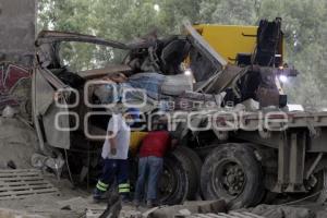 ACCIDENTE TRÁILER . AUTOPISTA