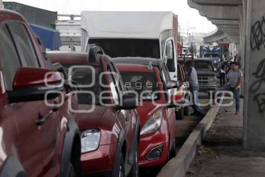 ACCIDENTE TRÁILER . AUTOPISTA