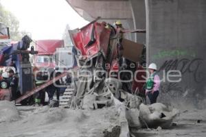 ACCIDENTE TRÁILER . AUTOPISTA