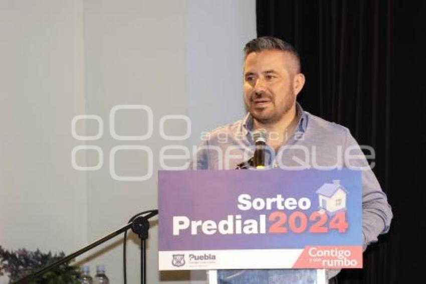 ADÁN DOMÍNGUEZ