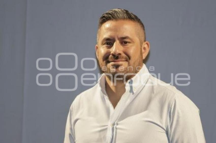 ADÁN DOMÍNGUEZ