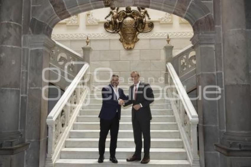 AYUNTAMIENTO . TRANSICIÓN