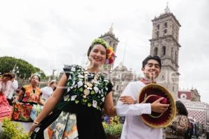 CALENDA . OAXACA EN PUEBLA