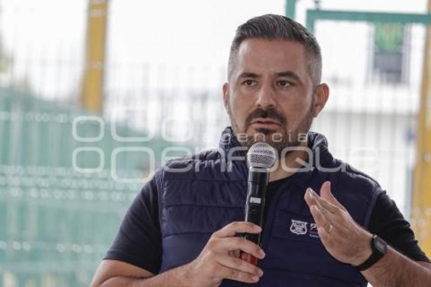 ADÁN DOMÍNGUEZ