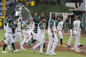 BÉISBOL . PERICOS VS LEONES