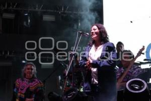 GUADALUPE CUAUTLE . FESTEJO TRIUNFO