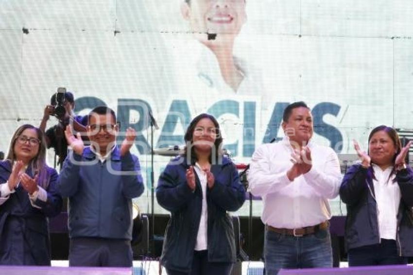 GUADALUPE CUAUTLE . FESTEJO TRIUNFO
