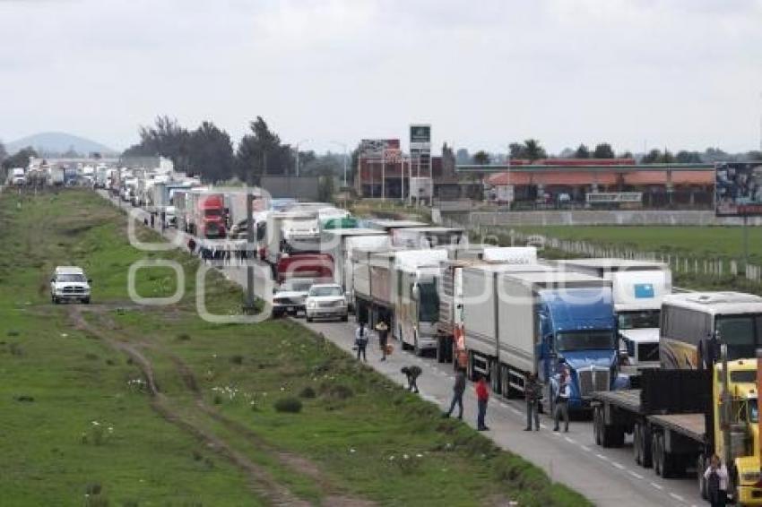 AUTOPISTA . BLOQUEO TRANSPORTISTAS