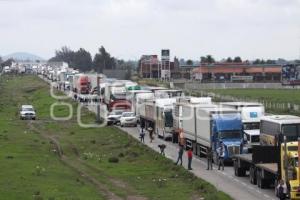 AUTOPISTA . BLOQUEO TRANSPORTISTAS