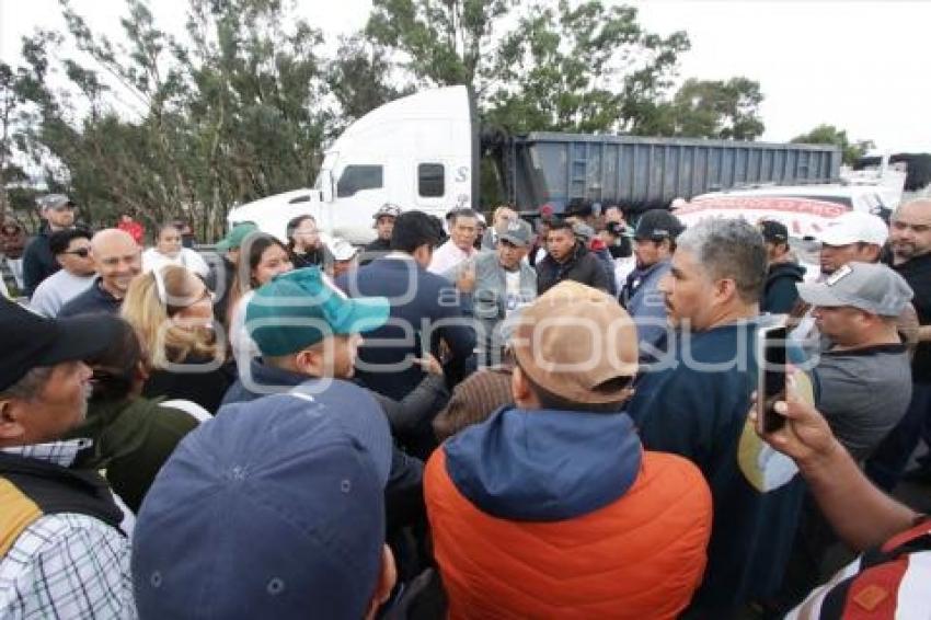 AUTOPISTA . BLOQUEO TRANSPORTISTAS