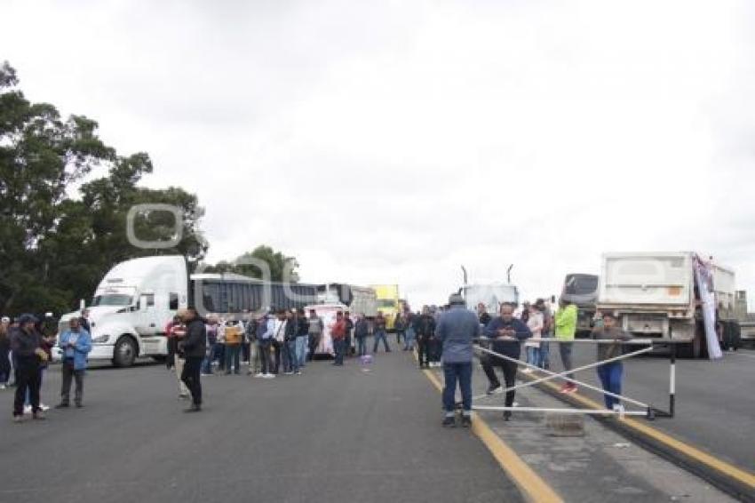 AUTOPISTA . BLOQUEO TRANSPORTISTAS
