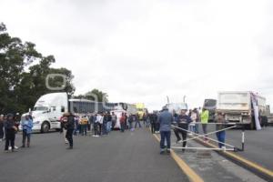 AUTOPISTA . BLOQUEO TRANSPORTISTAS