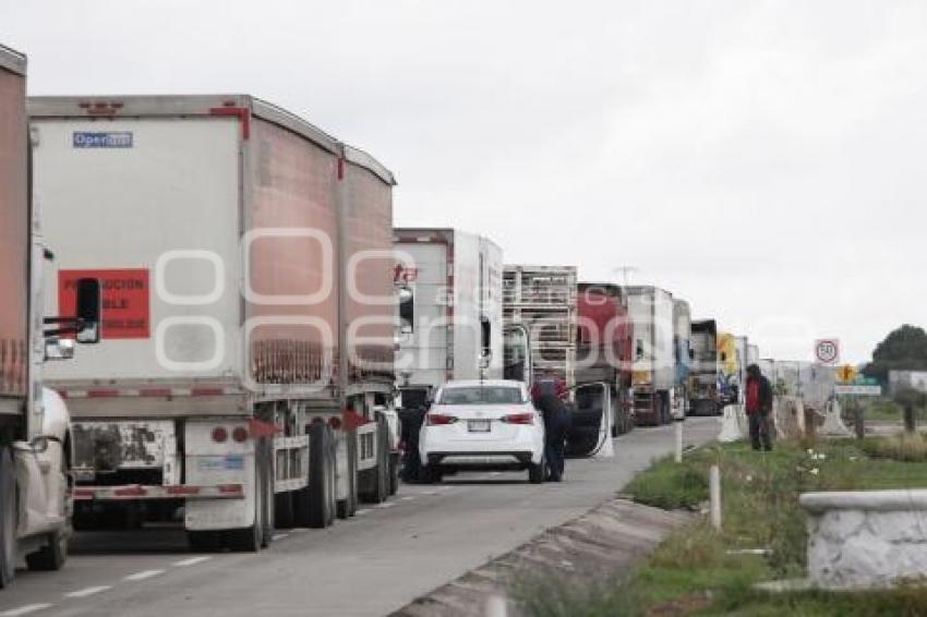AUTOPISTA . BLOQUEO TRANSPORTISTAS