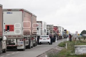 AUTOPISTA . BLOQUEO TRANSPORTISTAS