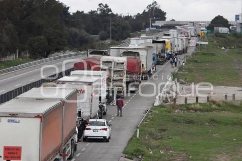 AUTOPISTA . BLOQUEO TRANSPORTISTAS