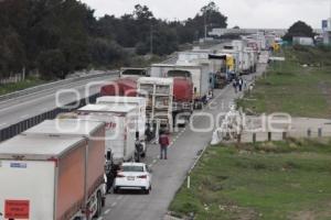 AUTOPISTA . BLOQUEO TRANSPORTISTAS