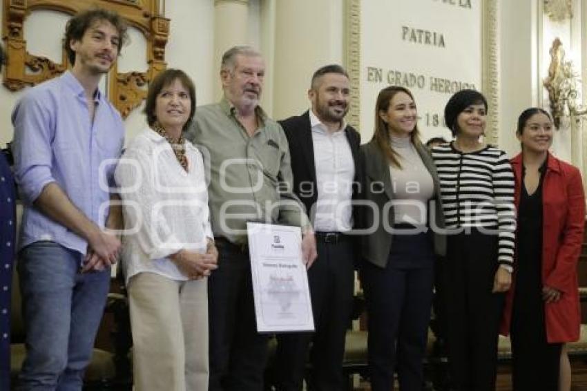 AYUNTAMIENTO . VISITANTE DISTINGUIDO