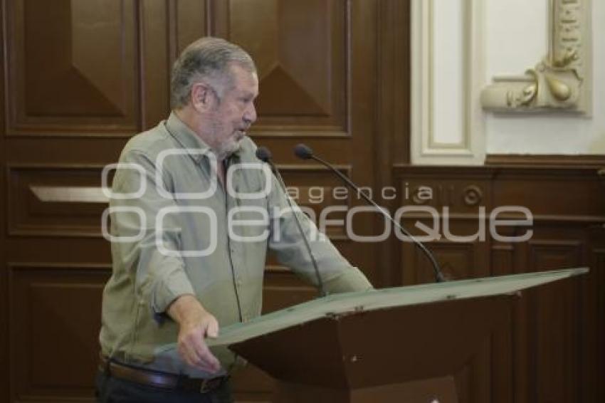 AYUNTAMIENTO . VISITANTE DISTINGUIDO