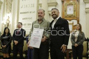AYUNTAMIENTO . VISITANTE DISTINGUIDO