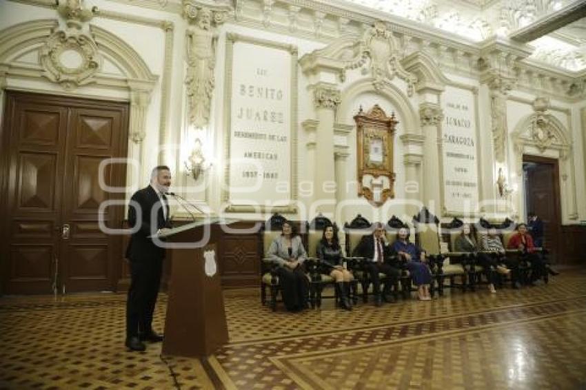AYUNTAMIENTO . VISITANTE DISTINGUIDO