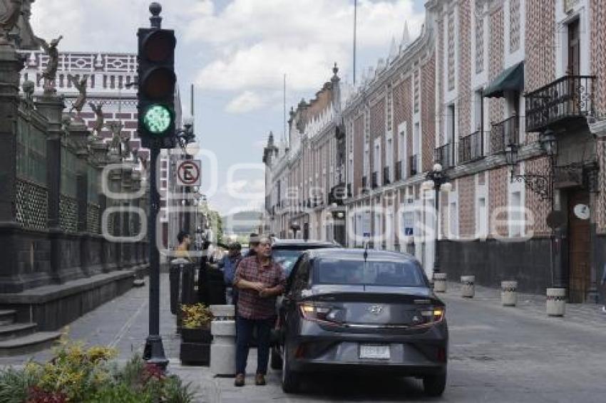 ESTACIONAMIENTO . 3 ORIENTE