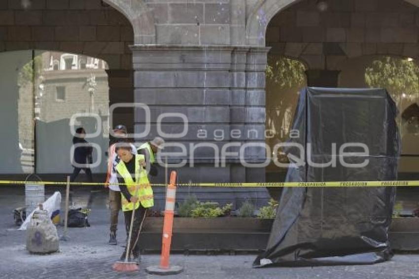 AYUNTAMIENTO . BOLARDOS