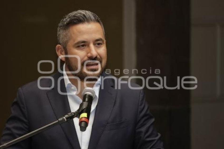 ADÁN DOMÍNGUEZ