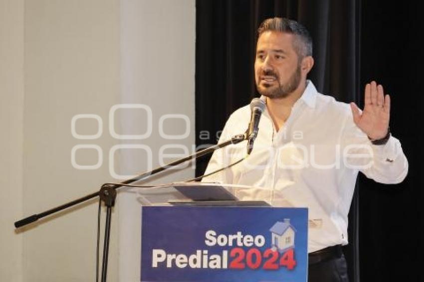ADÁN DOMÍNGUEZ
