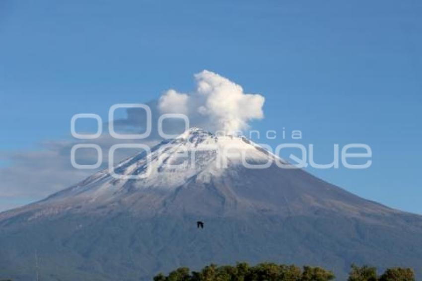 VOLCÁN POPOCATÉPETL . FUMAROLA