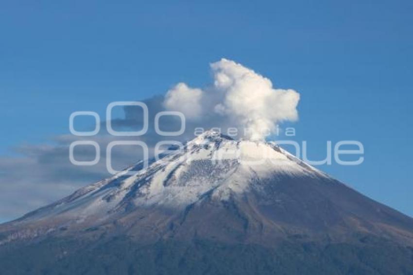 VOLCÁN POPOCATÉPETL . FUMAROLA