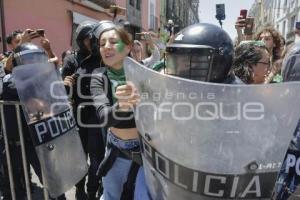 CONGRESO . DESPENALIZACIÓN DEL ABORTO