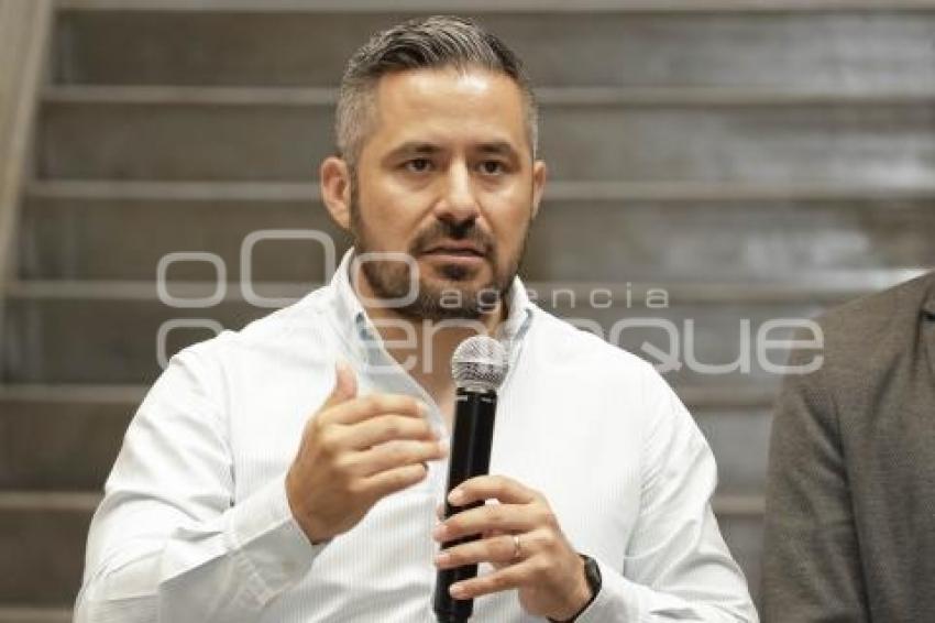 ADÁN DOMÍNGUEZ
