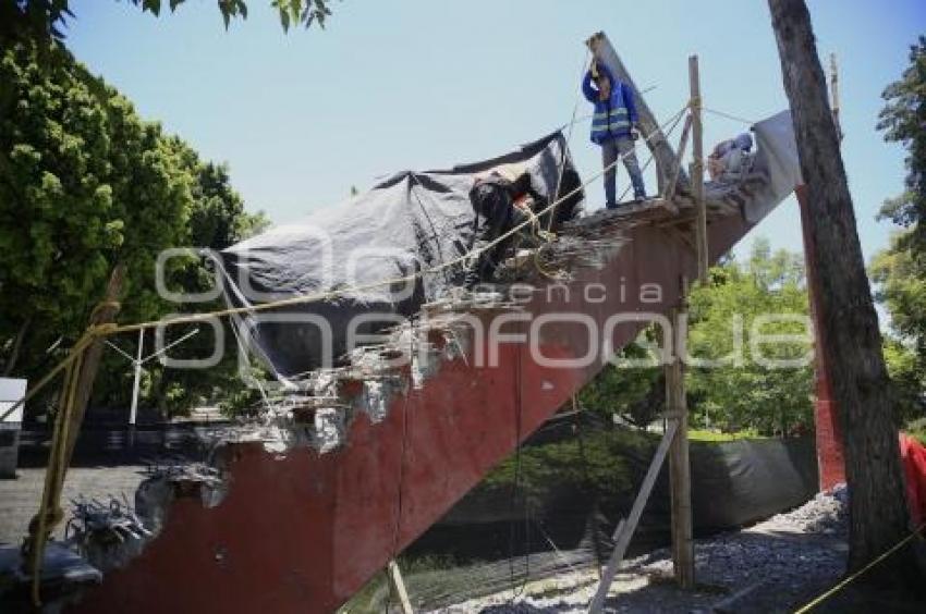 PUENTE PEATONAL . CENHCH