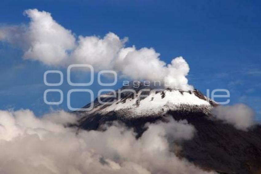 VOLCÁN POPOCATÉPETL . FUMAROLA