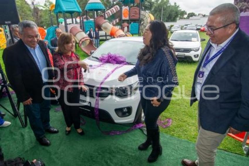 TLAXCALA . ENTREGA AUTOS SINDICATOS