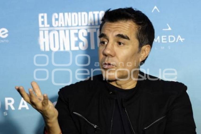 ADRIÁN URIBE