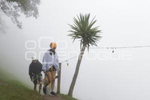 TLATLAUQUITEPEC . PUENTE COLGANTE
