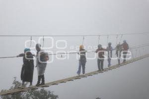 TLATLAUQUITEPEC . PUENTE COLGANTE