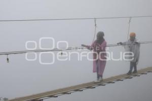 TLATLAUQUITEPEC . PUENTE COLGANTE