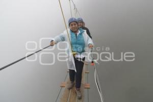 TLATLAUQUITEPEC . PUENTE COLGANTE