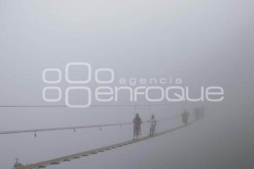 TLATLAUQUITEPEC . PUENTE COLGANTE