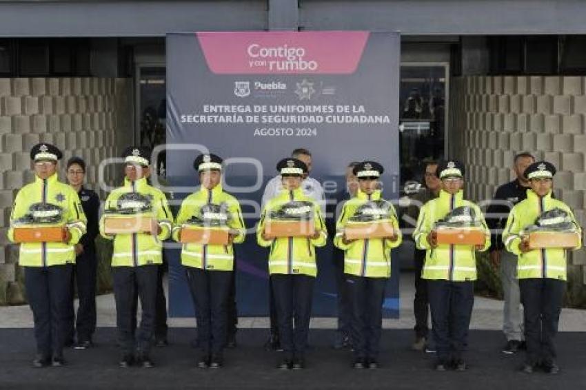 AYUNTAMIENTO . ENTREGA DE UNIFORMES SSC