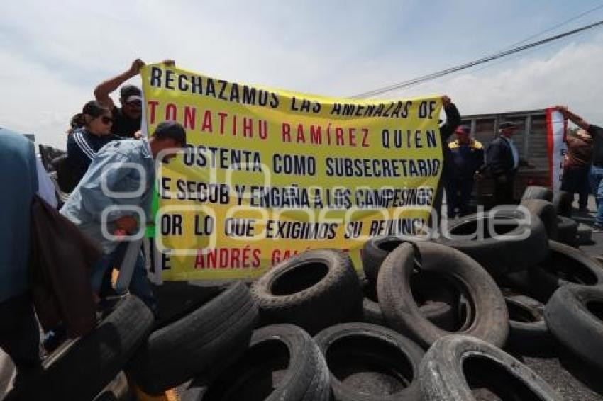 TLAXCALA . BLOQUEO POBLADORES TEXCALAC