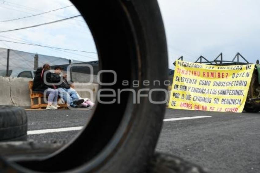 TLAXCALA . BLOQUEO POBLADORES TEXCALAC