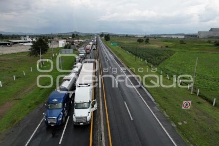 TLAXCALA . BLOQUEO POBLADORES TEXCALAC