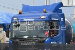 TLAXCALA . BLOQUEO POBLADORES TEXCALAC