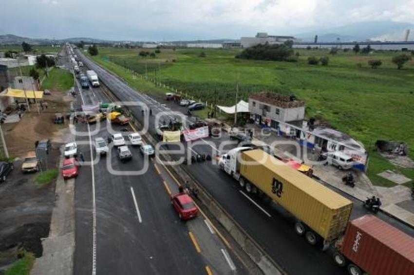 TLAXCALA . BLOQUEO POBLADORES TEXCALAC