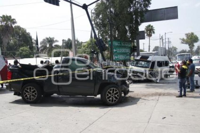CHOQUE TRANSPORTE PÚBLICO